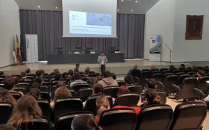 EL presidente en las jornadas de economía de UDC