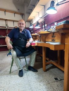 Plácido López García. operario de taller