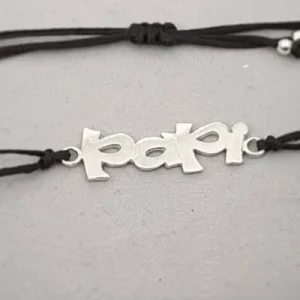 El nombre de un familiar o amigo en tu joya