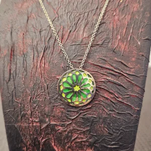 Colgante Rosetón Plata Esmalte Verde Lima - Joyería Geométrica Flores